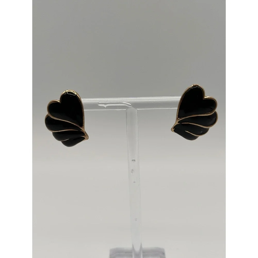 Vintage Black Enamel Gold Tone Heart Wing Stud Earrings Romantic Retro Post Back